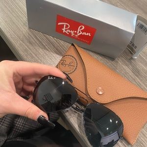 Brand new Ray Ban aviators!! Never worn